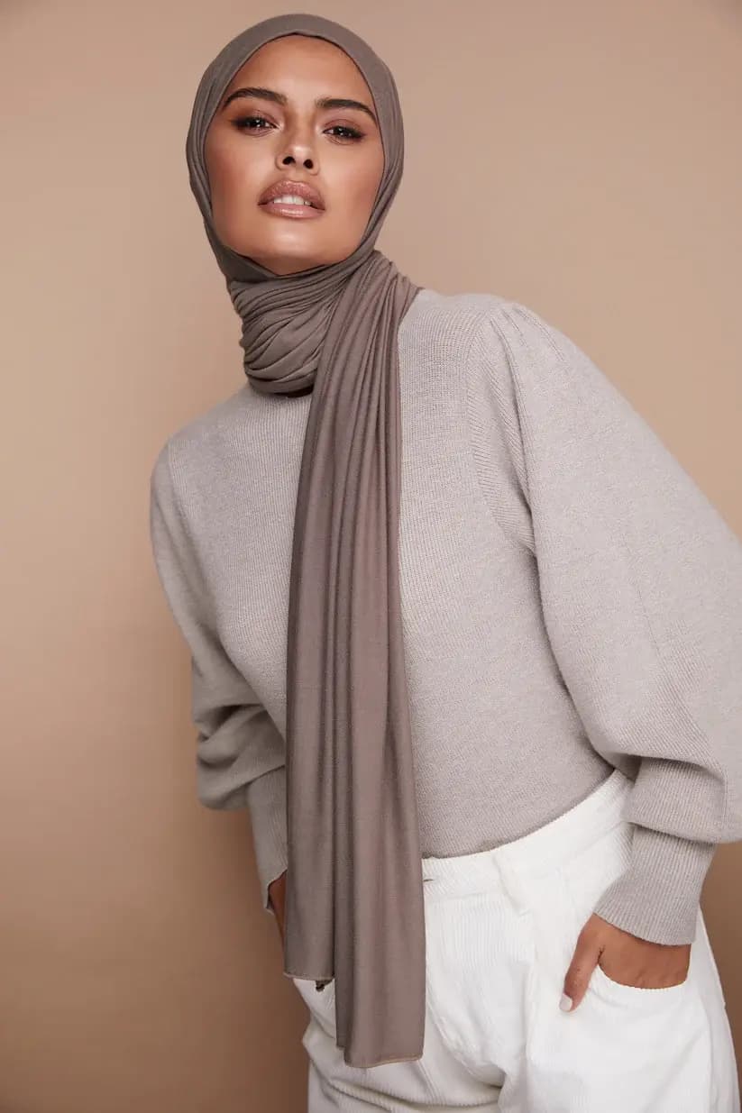 Unveiling the Art of Chic Fashion at Voile Chic